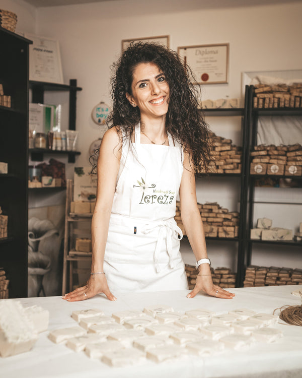 Tereza crafting soaps in her Nazareth studio